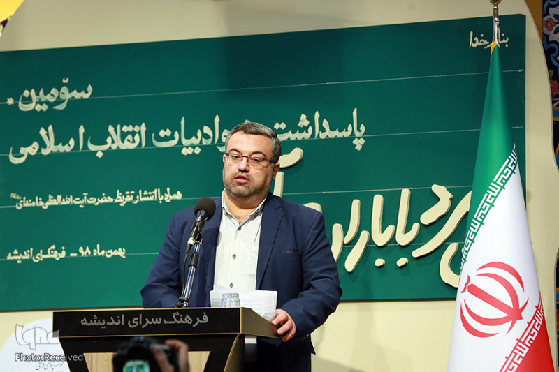 آن مرد با باران می‌آید